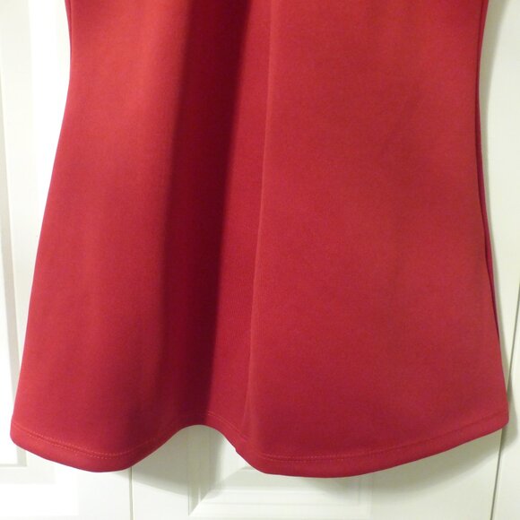 LE CHATEAU red criss cross front sleeveless top with gold beads - Picture 4 of 8